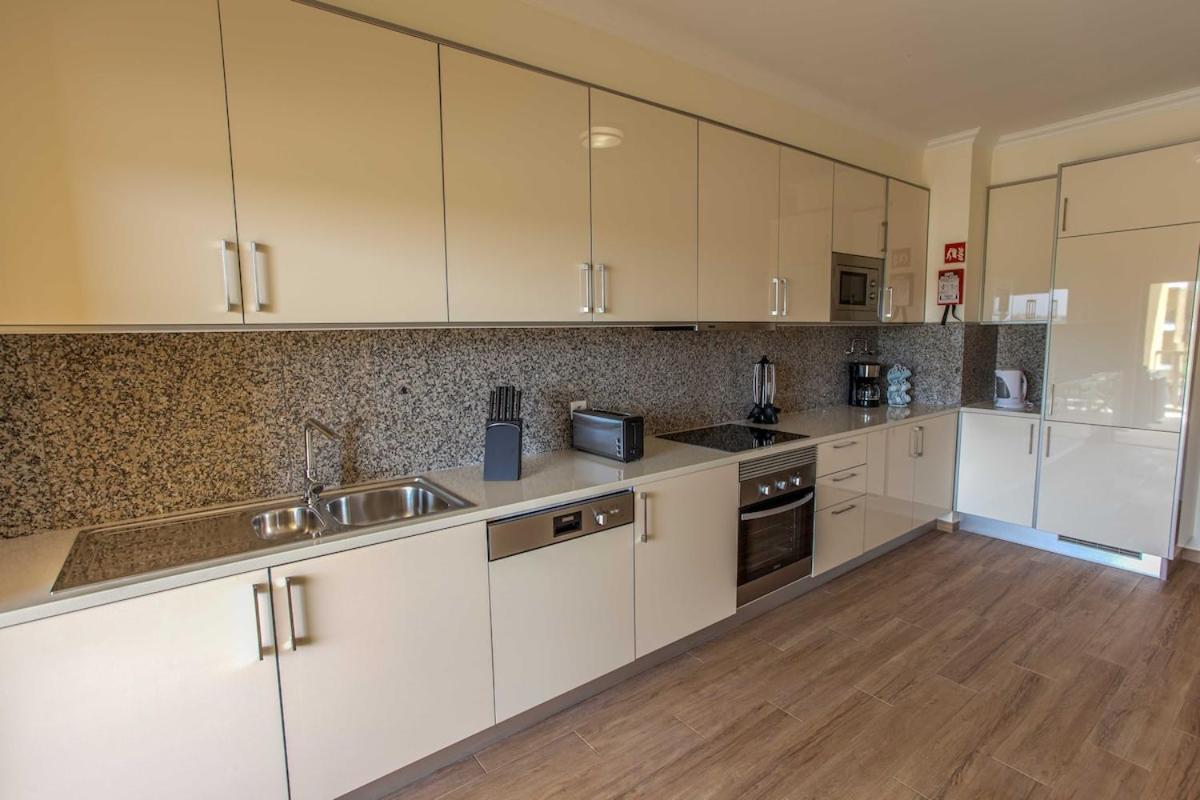 Sir Anthony Luxury Apartment